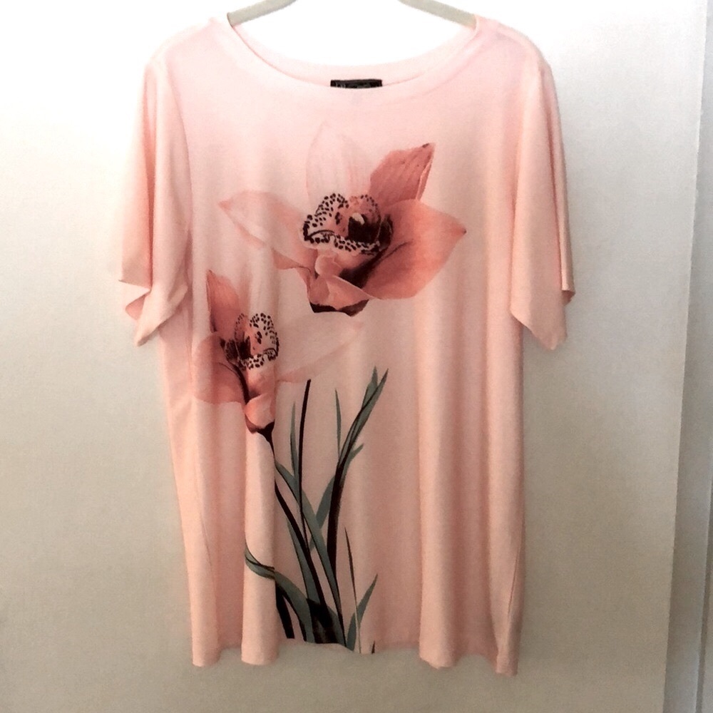 DG2  by Diane Gilman - Peach Short Sleeve Floral Design Top - NWOT Never Used - Picture 2 of 8
